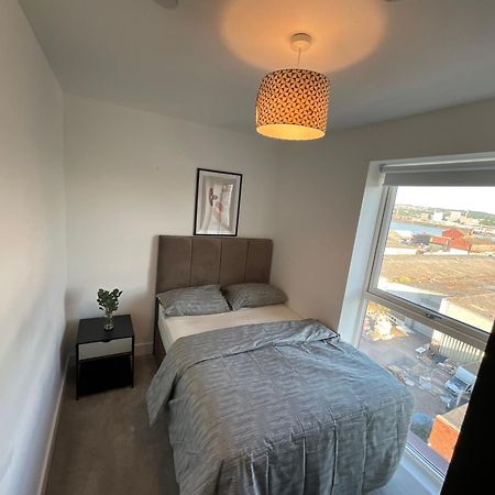 Deluxe Double Bed In Shared Apt Near Canary Wharf, City Airport & O2 Arena With Thames View London Eksteriør bilde