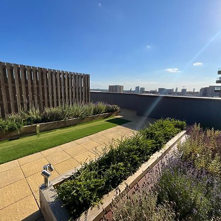 Deluxe Double Bed In Shared Apt Near Canary Wharf, City Airport & O2 Arena With Thames View London Eksteriør bilde