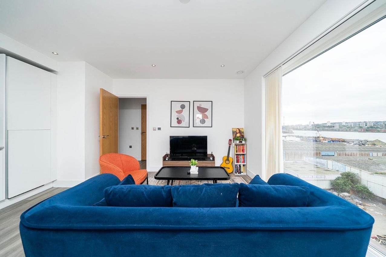 Deluxe Double Bed In Shared Apt Near Canary Wharf, City Airport & O2 Arena With Thames View London Eksteriør bilde