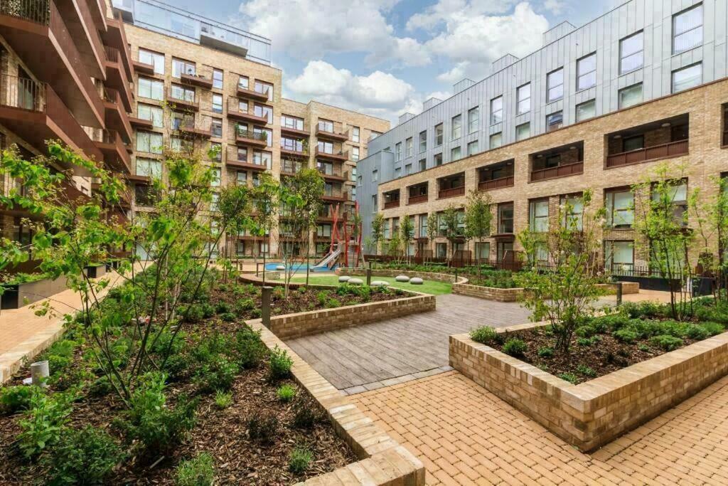 Deluxe Double Bed In Shared Apt Near Canary Wharf, City Airport & O2 Arena With Thames View London Eksteriør bilde