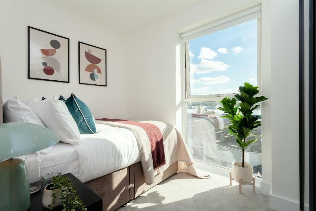 Deluxe Double Bed In Shared Apt Near Canary Wharf, City Airport & O2 Arena With Thames View London Eksteriør bilde