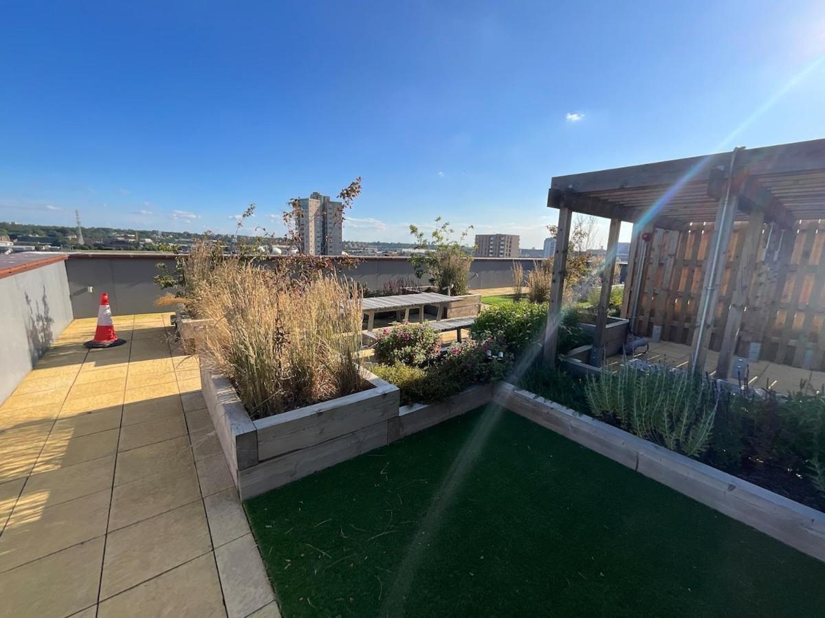 Deluxe Double Bed In Shared Apt Near Canary Wharf, City Airport & O2 Arena With Thames View London Eksteriør bilde