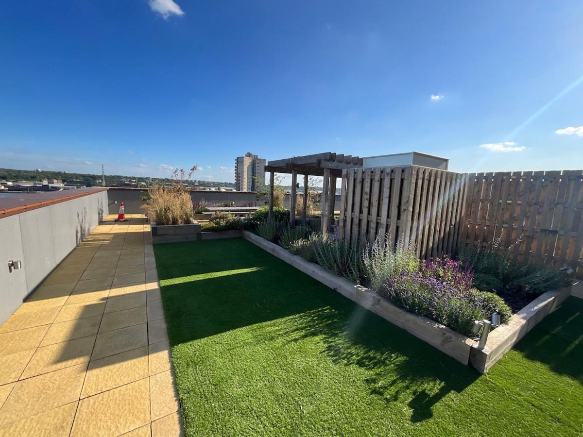 Deluxe Double Bed In Shared Apt Near Canary Wharf, City Airport & O2 Arena With Thames View London Eksteriør bilde