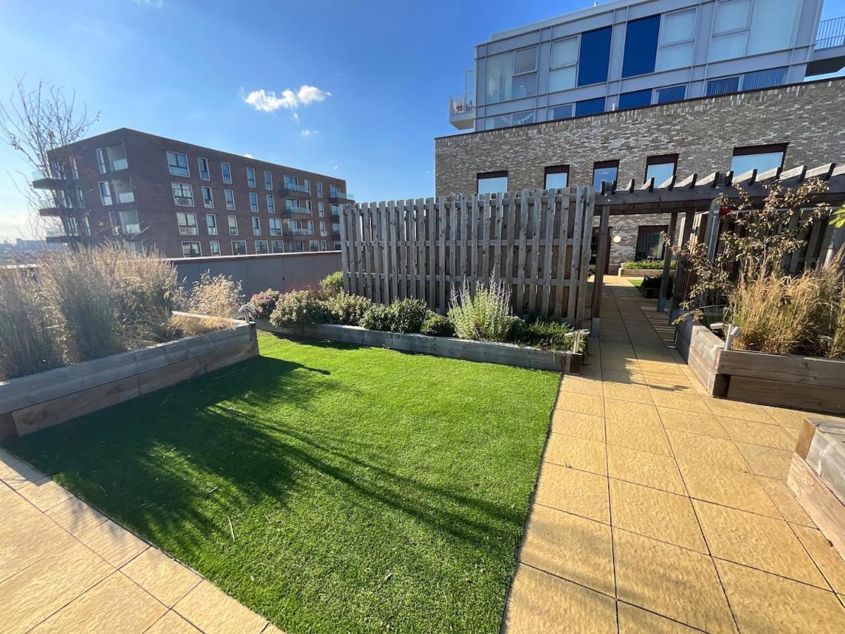 Deluxe Double Bed In Shared Apt Near Canary Wharf, City Airport & O2 Arena With Thames View London Eksteriør bilde